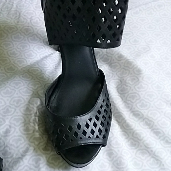 Heels - Picture 2 of 3